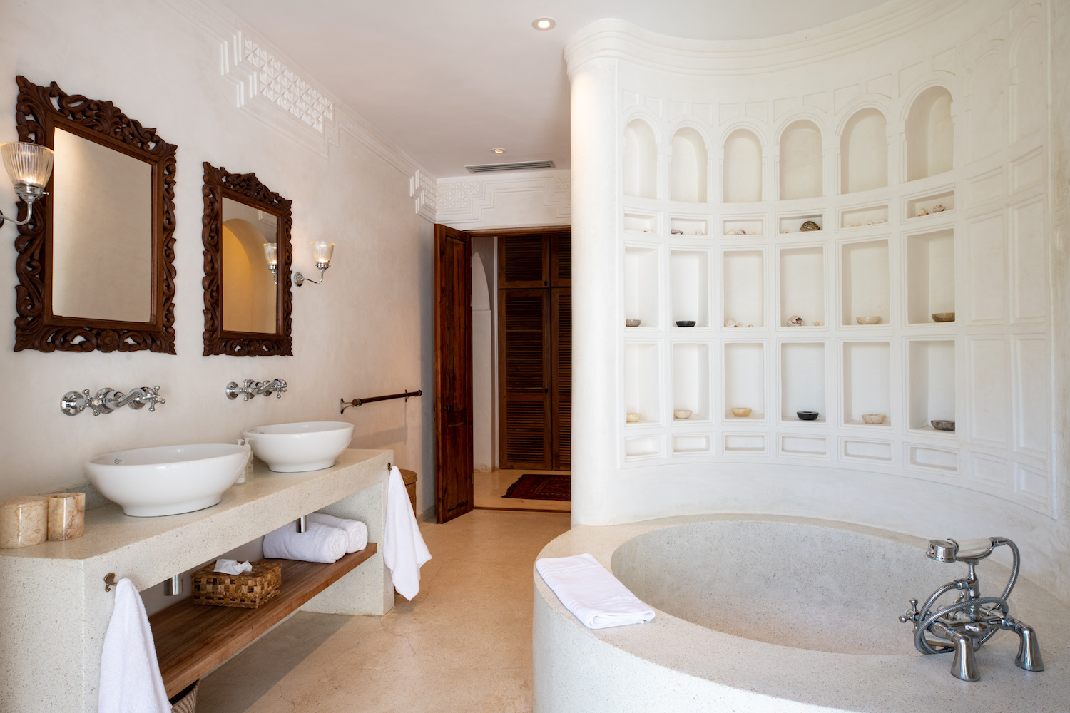 Qambani Luxury Resort Castaway Bathroom