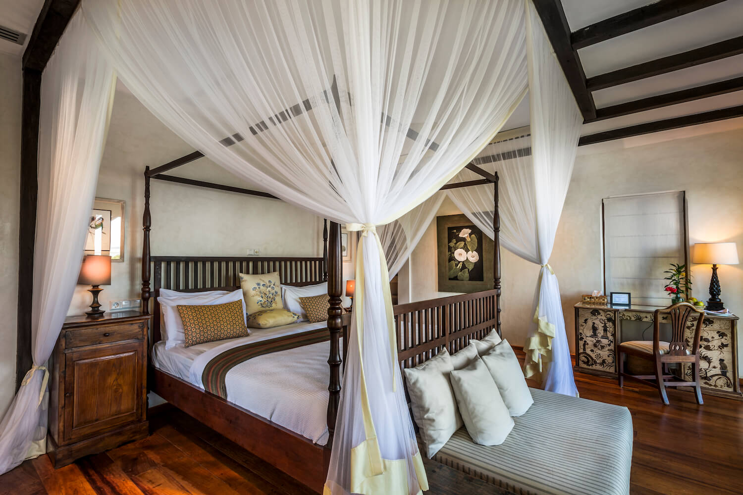 Qambani Luxury Resort plantation bedroom
