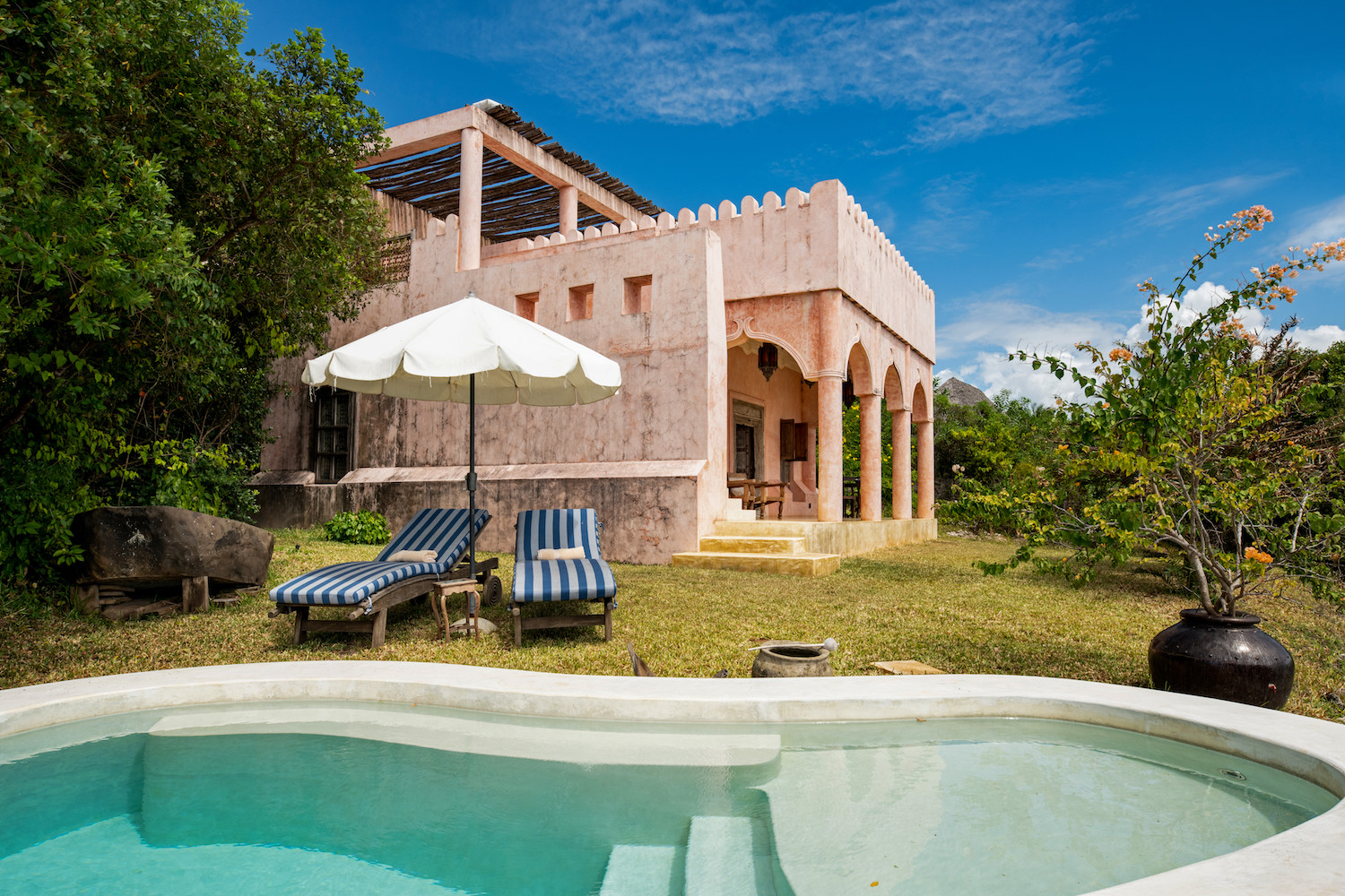 Qambani Luxury Resort Zanzibar Hotel - Sundowner Villa private pool with sunloungers