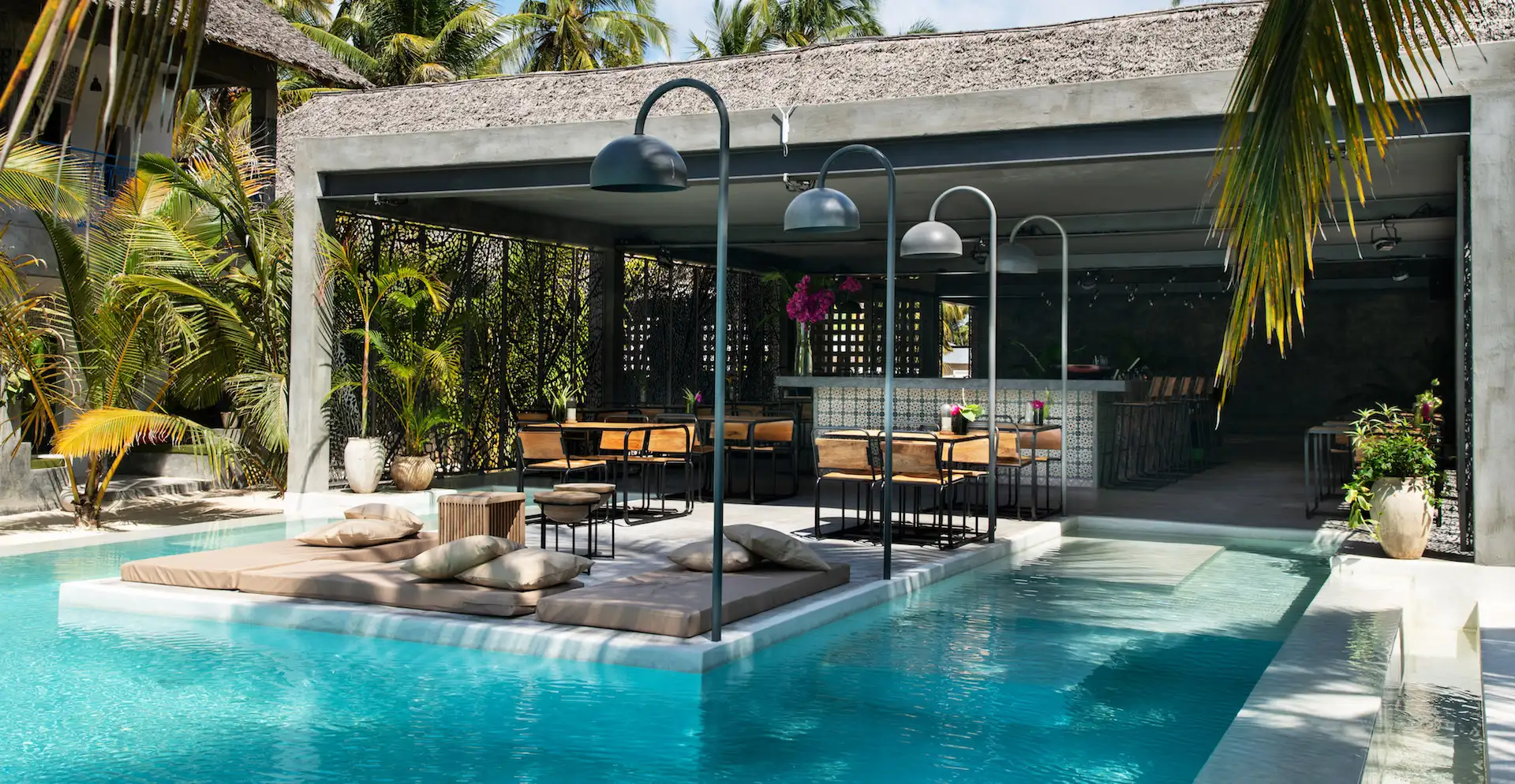 Casa Beach Hotel Zanzibar restaurant, bar, lounge area and pool
